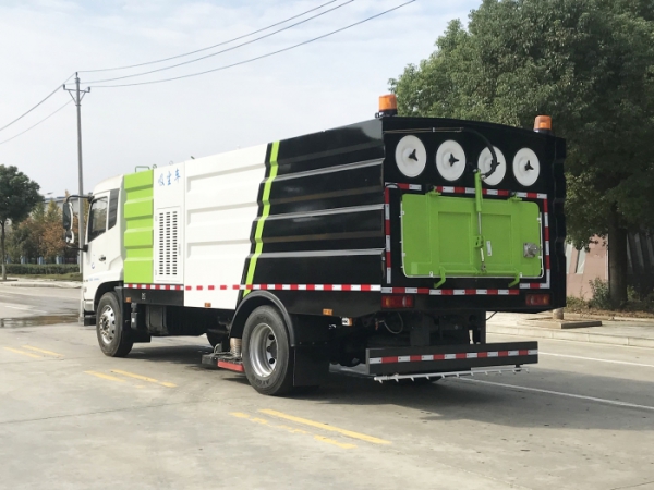 HDW5180TXCD6吸尘车