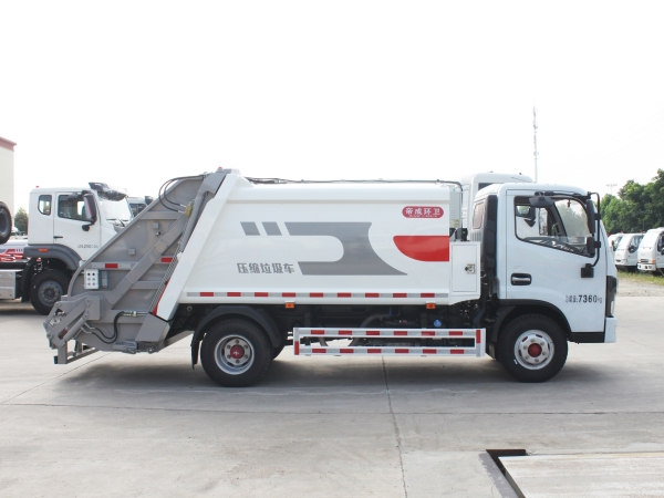 HDW5070ZYSE6型压缩式垃圾车（东风多利卡）6m³