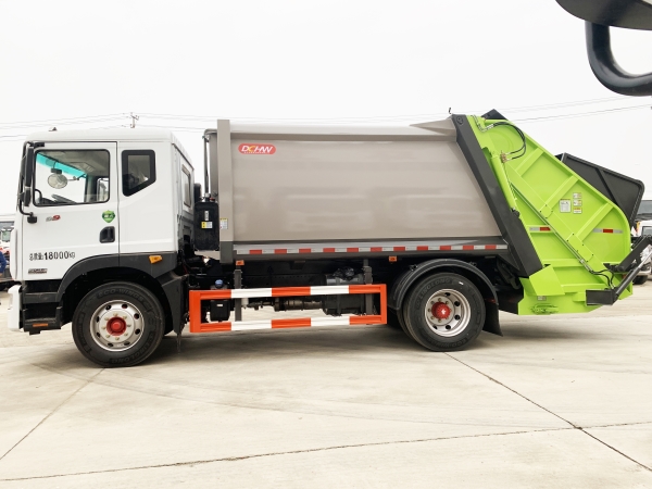 HDW5182ZYSE6型压缩式垃圾车（东风多利卡D9）10~12m³