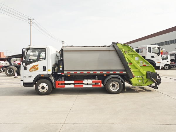 HDW5077ZYSZ6型压缩式垃圾车(重汽豪曼)6m³