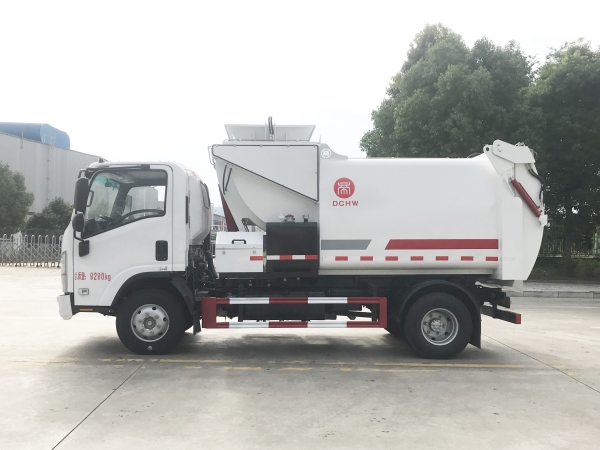 HDW5080TCAQL6餐厨垃圾车（五十铃KV100）6m³