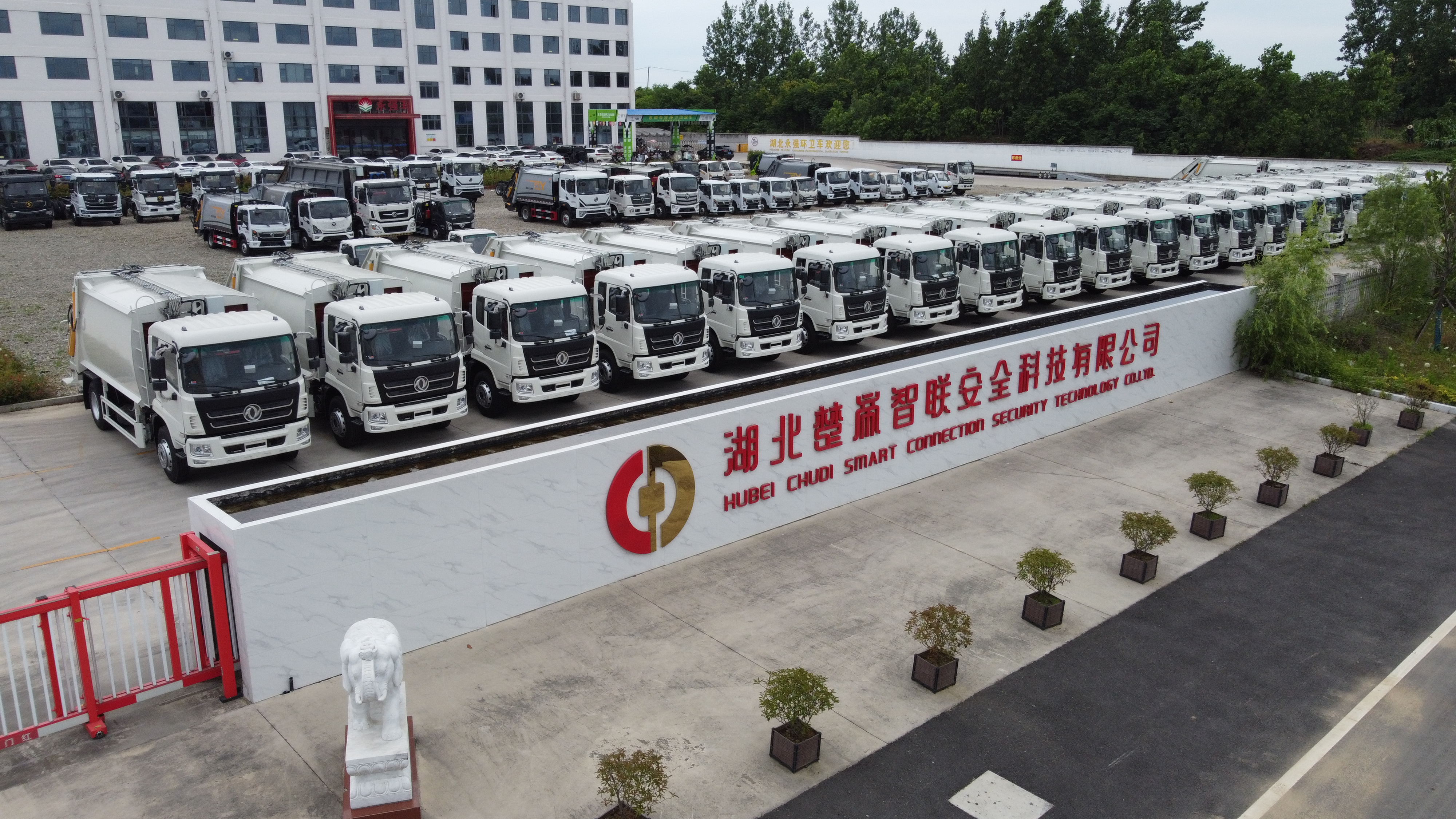 楚帝压缩垃圾车批量发车